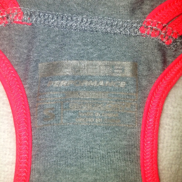 4 Tops + *FREE NEW Jump Rope!* - Picture 6 of 12